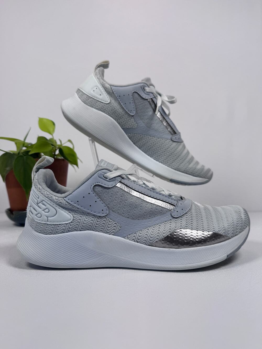 New Balance Beaya Walking Gray Silver Running Shoes Womens Size 8 WBEYLG